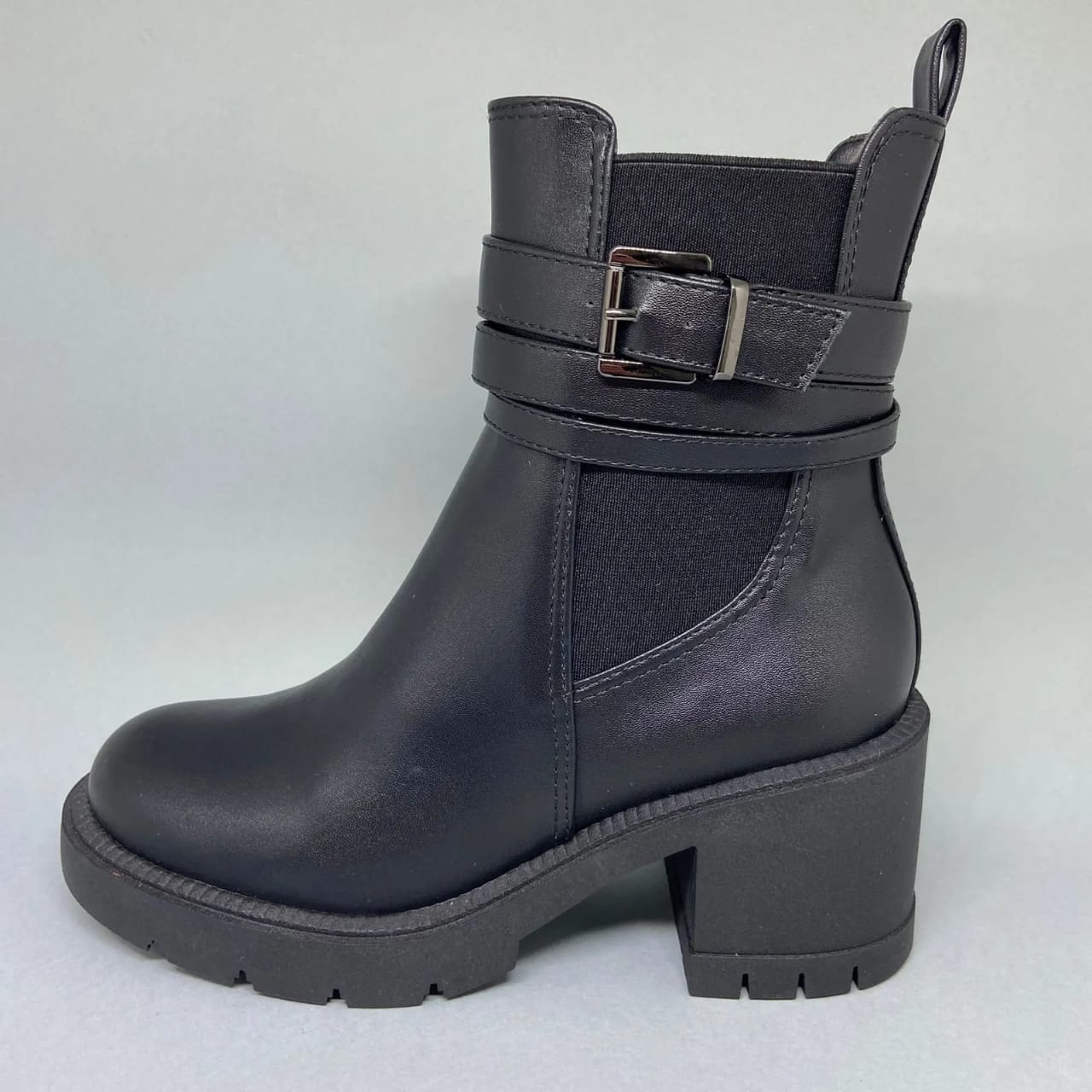 Bota feminina de inverno preta 1